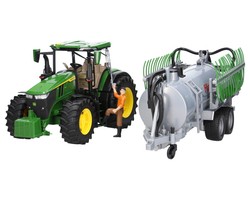 Bruder 03150 traktor John Deere 7R 350 + beczkowóz 02020 Fliegl + figurka rolnika