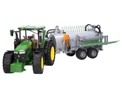 Bruder 03150 traktor John Deere 7R 350 + beczkowóz 02020 Fliegl + figurka rolnika